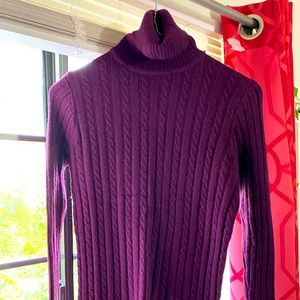 High neck sweat shirt